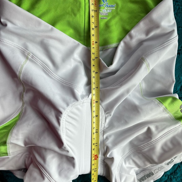 Pearl Izumi White and Green Women’s Bicycle Shorts - Picture 3 of 7